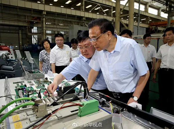 李克强鼓励秦川机床:要造真正的中国机器人 李克强鼓励秦川机床:要造真正的中国机器人