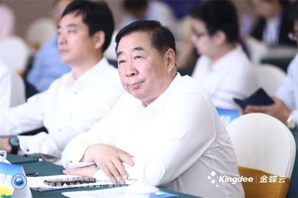 高端论坛指航向,产业合作谱新篇 ——机器人与高端装备产业技术交流大会暨高峰论坛在济南召开 高端论坛指航向,产业合作谱新篇 ——机器人与高端装备产业技术交流大会暨高峰论坛在济南召开