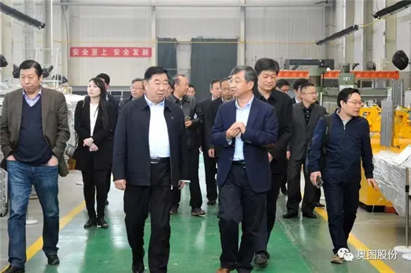 参观奥图股份生产车间