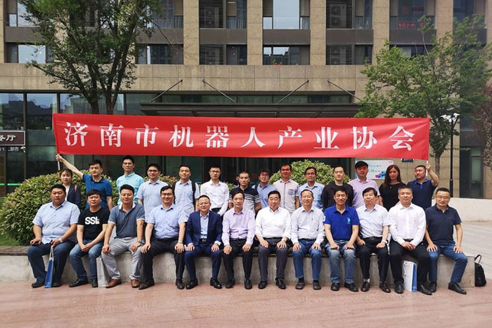 "智能制造产品技术及市场咨询会"在兰剑学院举行 "智能制造产品技术及市场咨询会"在兰剑学院举行