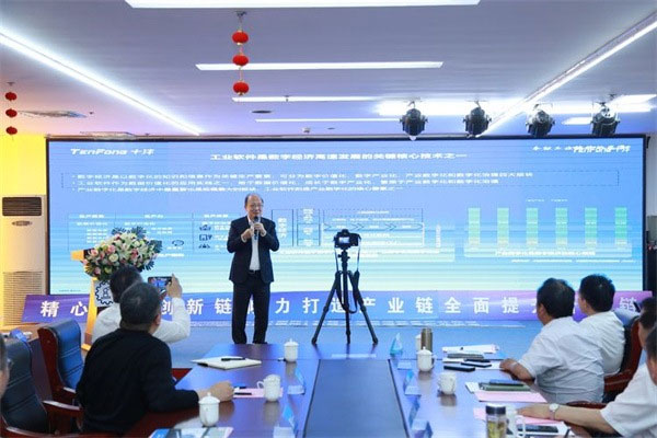 中国科学院院士陈十一校长到访机器人与高端装备协会 中国科学院院士陈十一校长到访机器人与高端装备协会