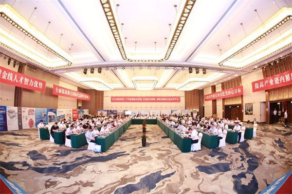 数字化国际化为产业链平台插上腾飞的翅膀—以“装备加数,超越与升级”为主题的数字化转型研讨会召开 数字化国际化为产业链平台插上腾飞的翅膀—以“装备加数,超越与升级”为主题的数字化转型研讨会召开